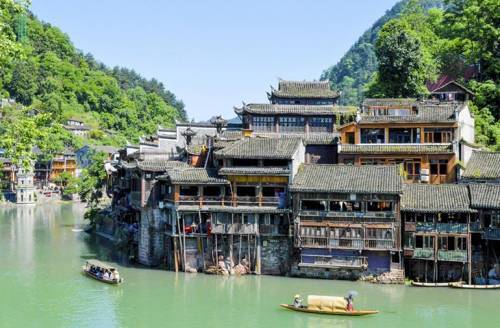 Du Lịch Trung Quốc: Hà Nội - Trường Sa - Phượng Hoàng Cổ Trấn - Trương Gia Giới 5 Ngày Bay China Southern Airlines